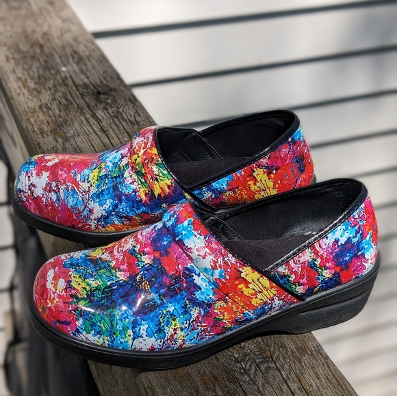 Savvy - women's Nursing Clogs - Picture 5 of 5
